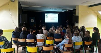 Policja w szkołach uczula na przemoc rówieśniczą i cyberprzemoc